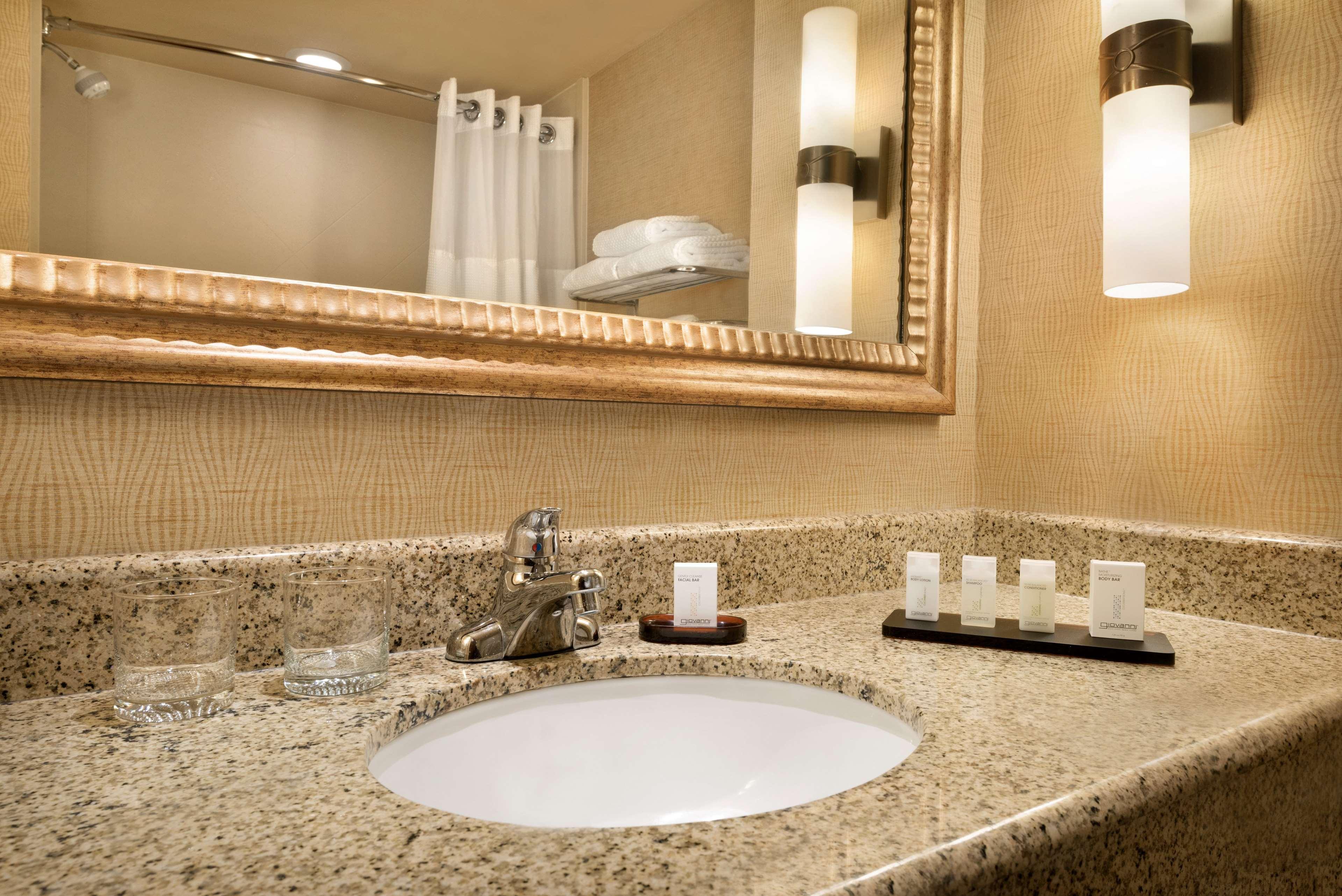 Embassy Suites East Peoria Hotel And Riverfront Conference Center Екстериор снимка
