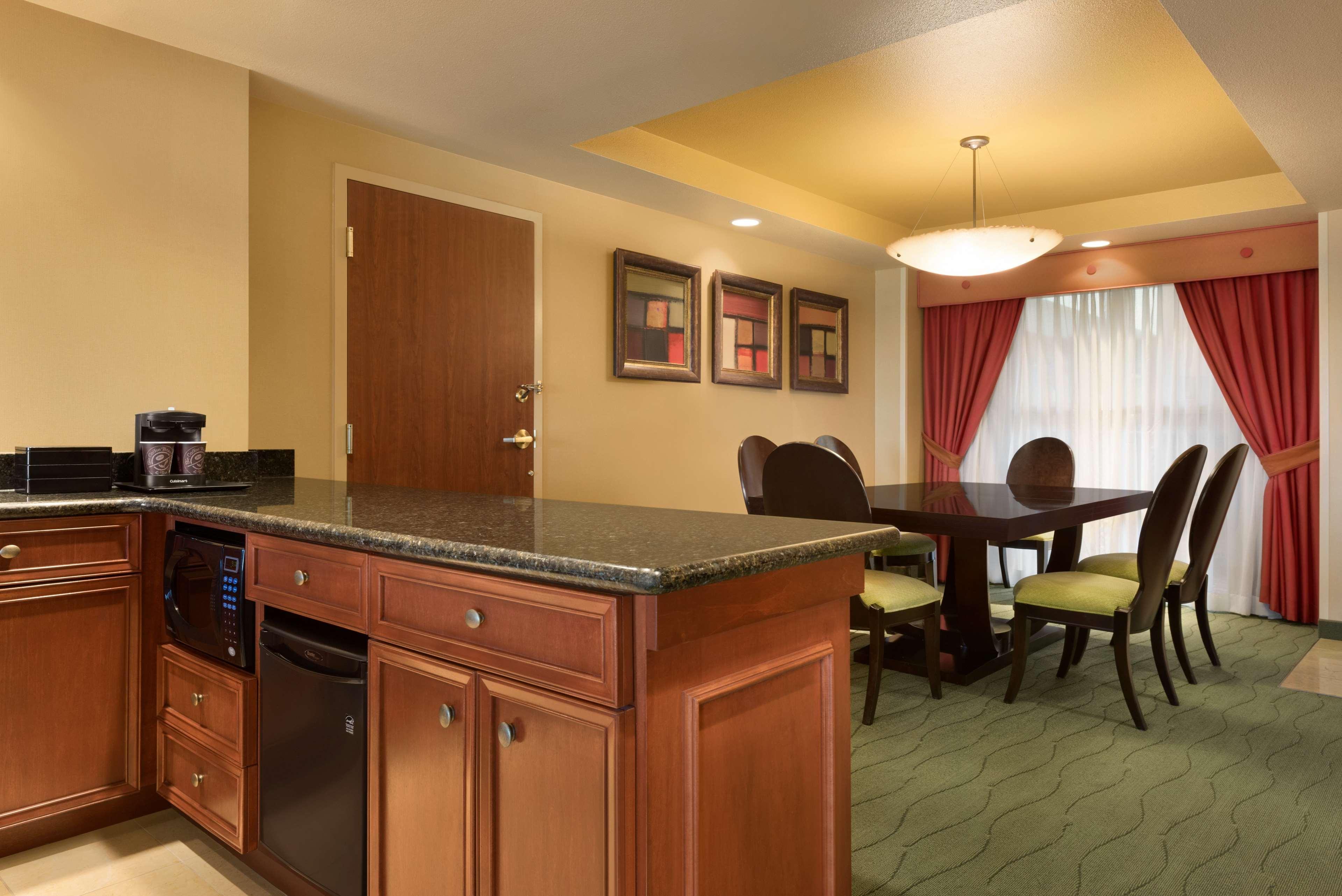 Embassy Suites East Peoria Hotel And Riverfront Conference Center Екстериор снимка