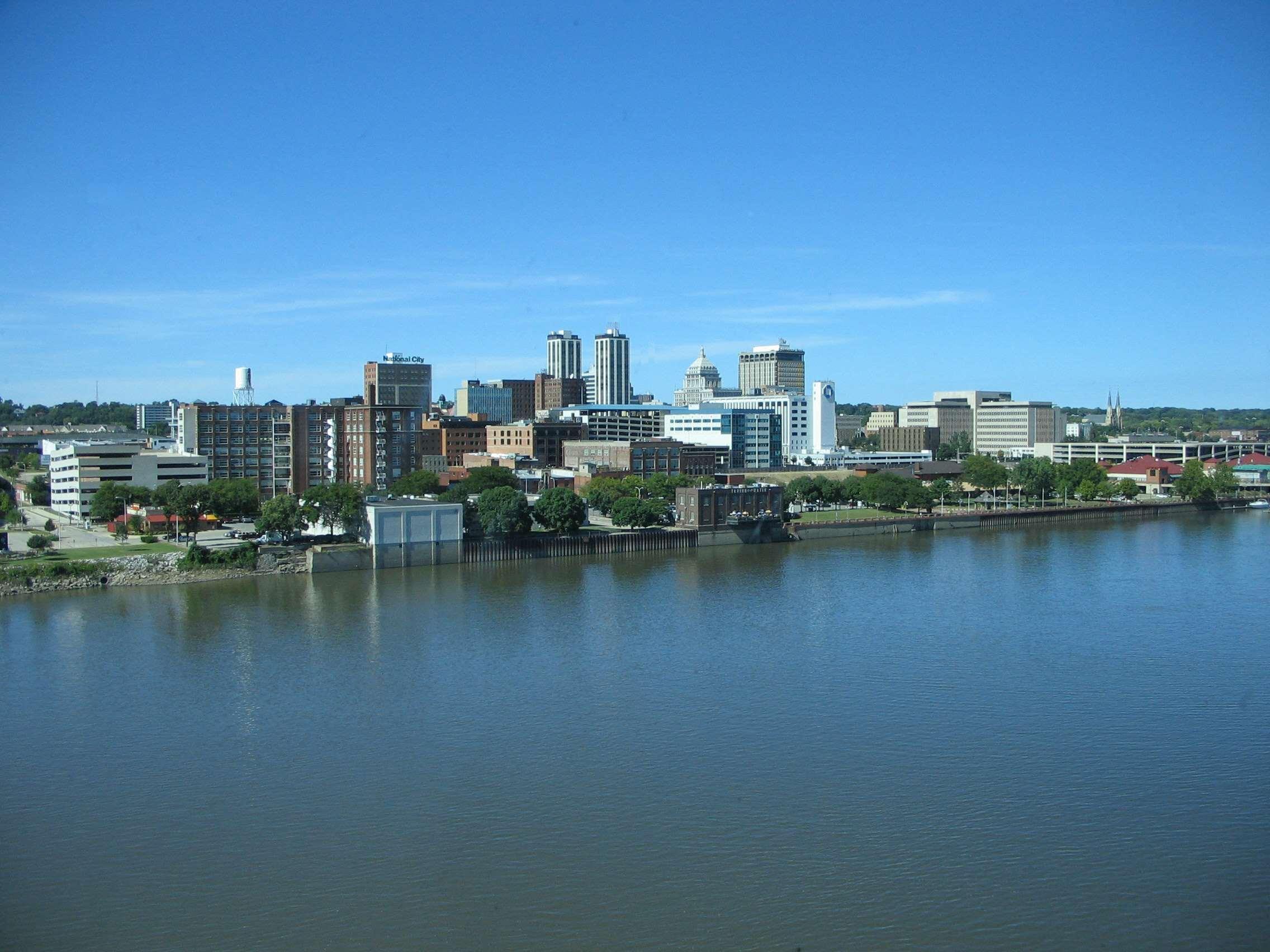Embassy Suites East Peoria Hotel And Riverfront Conference Center Екстериор снимка