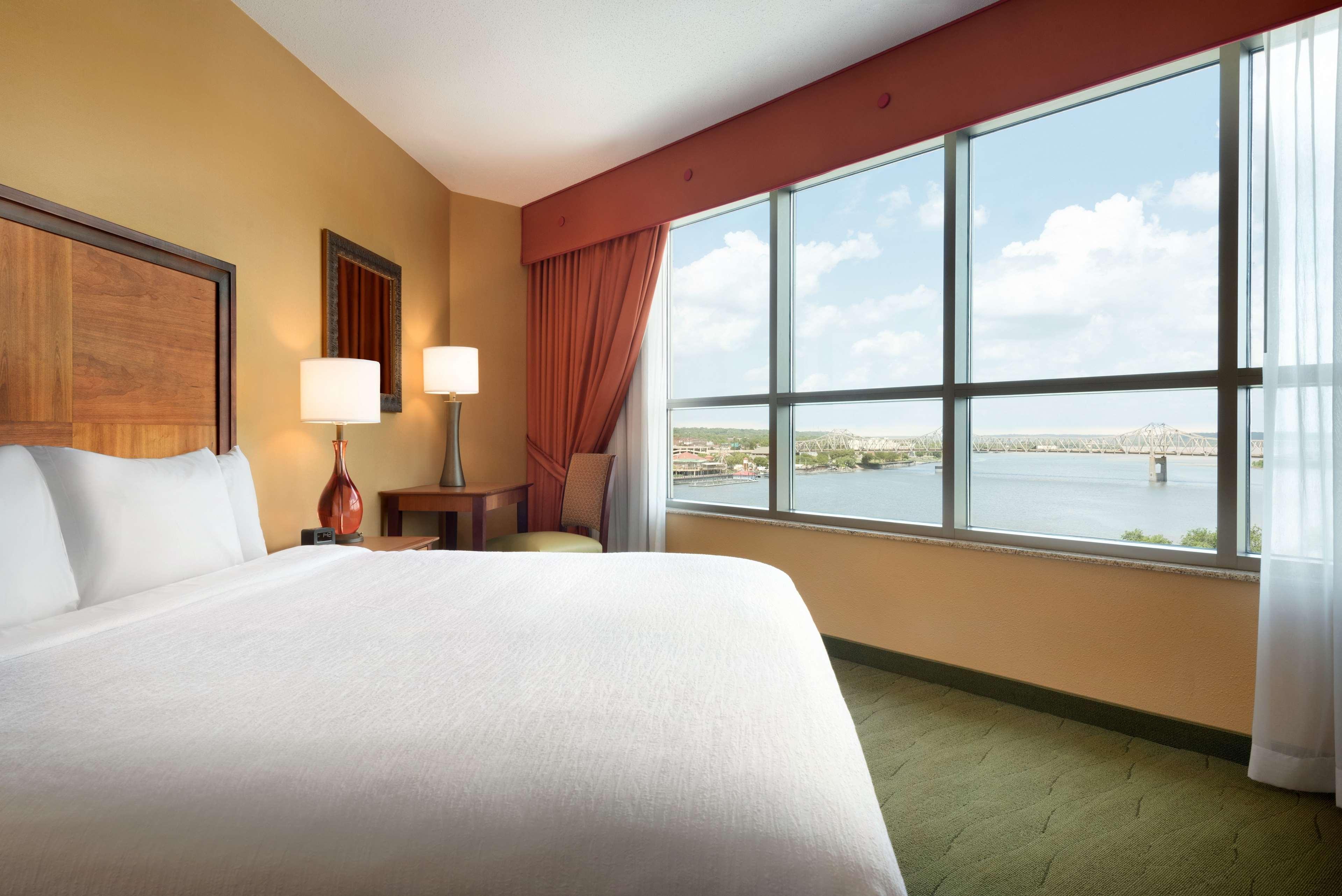 Embassy Suites East Peoria Hotel And Riverfront Conference Center Екстериор снимка