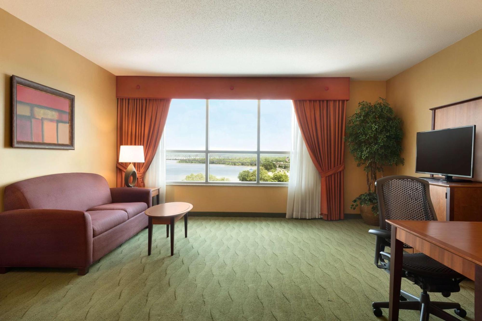 Embassy Suites East Peoria Hotel And Riverfront Conference Center Екстериор снимка