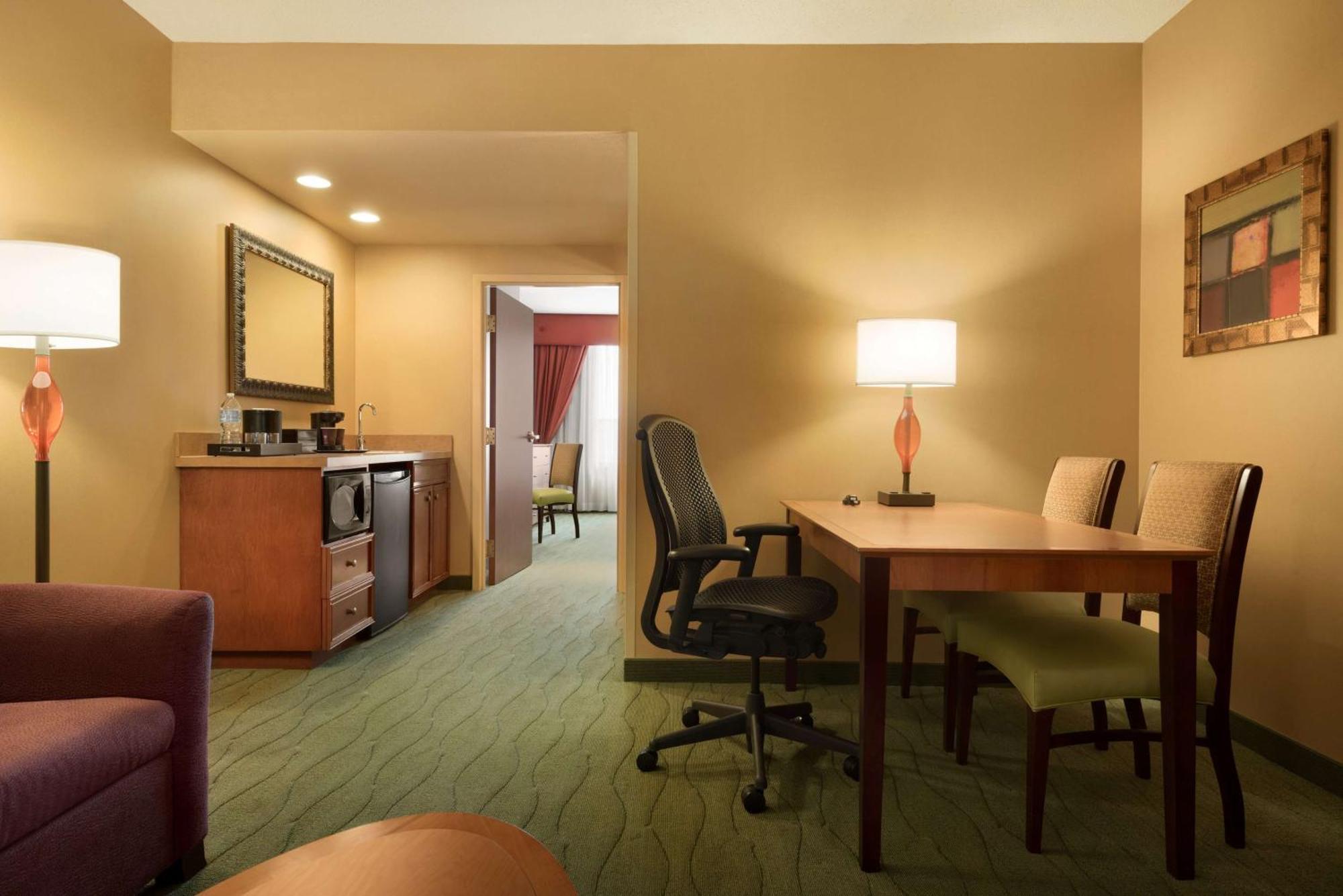 Embassy Suites East Peoria Hotel And Riverfront Conference Center Екстериор снимка